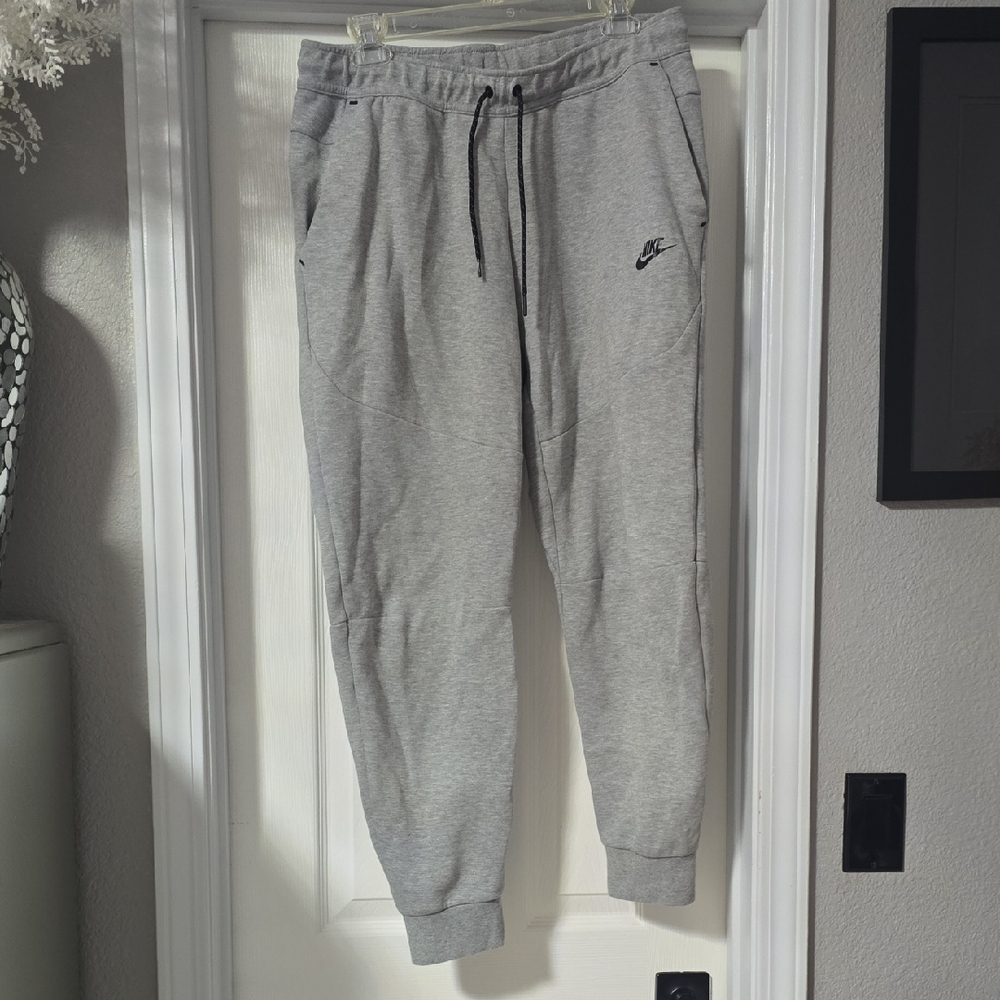 Nike TECH Men's Light Gray Joggers
